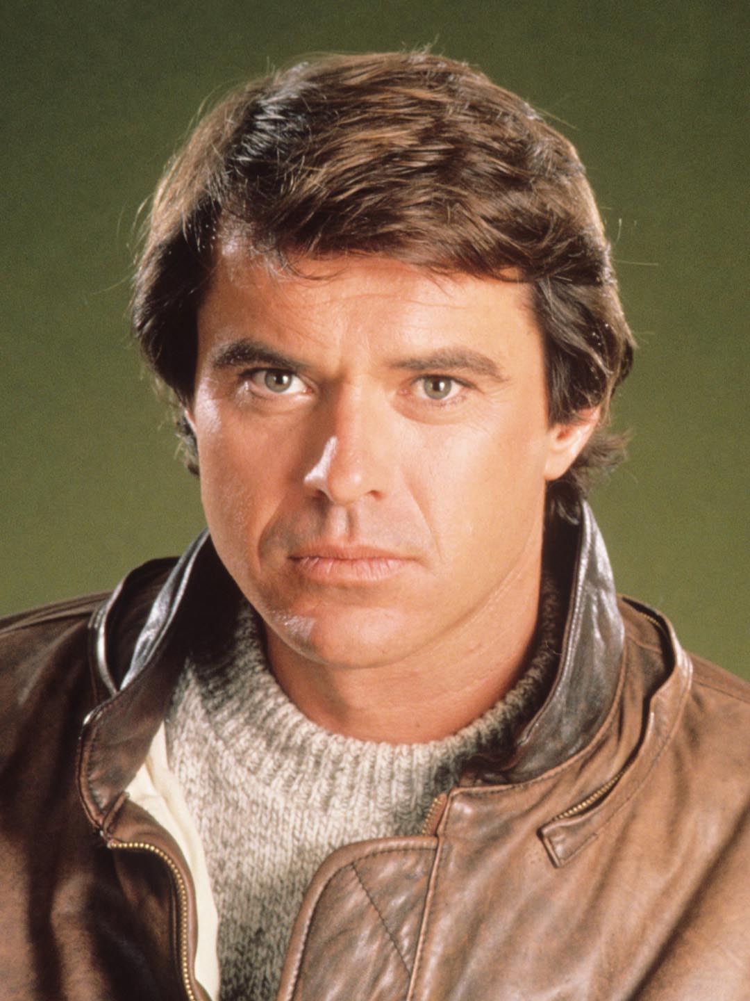 How tall is Robert Urich?